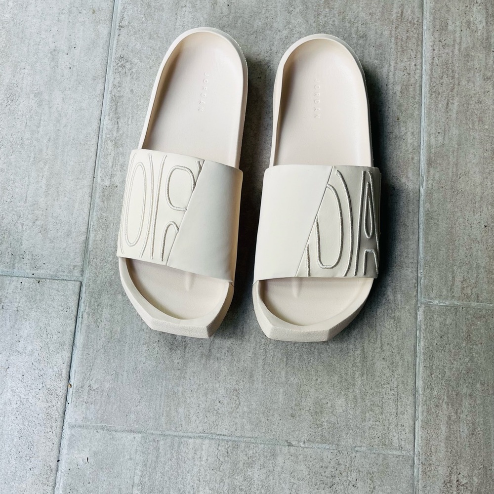 NWOT Women's Nike Air Jordan NOLA Slides Pearl White SZ 8